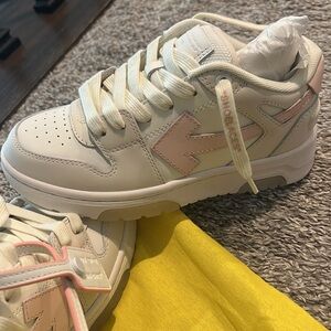 Kids Classic Low-Top Sneakers in Cream with Pink Accents